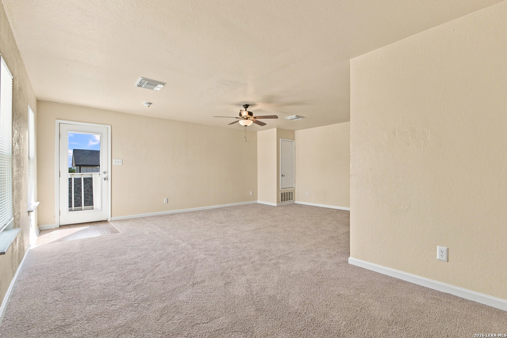 121 Lark Hill Floresville TX 78114