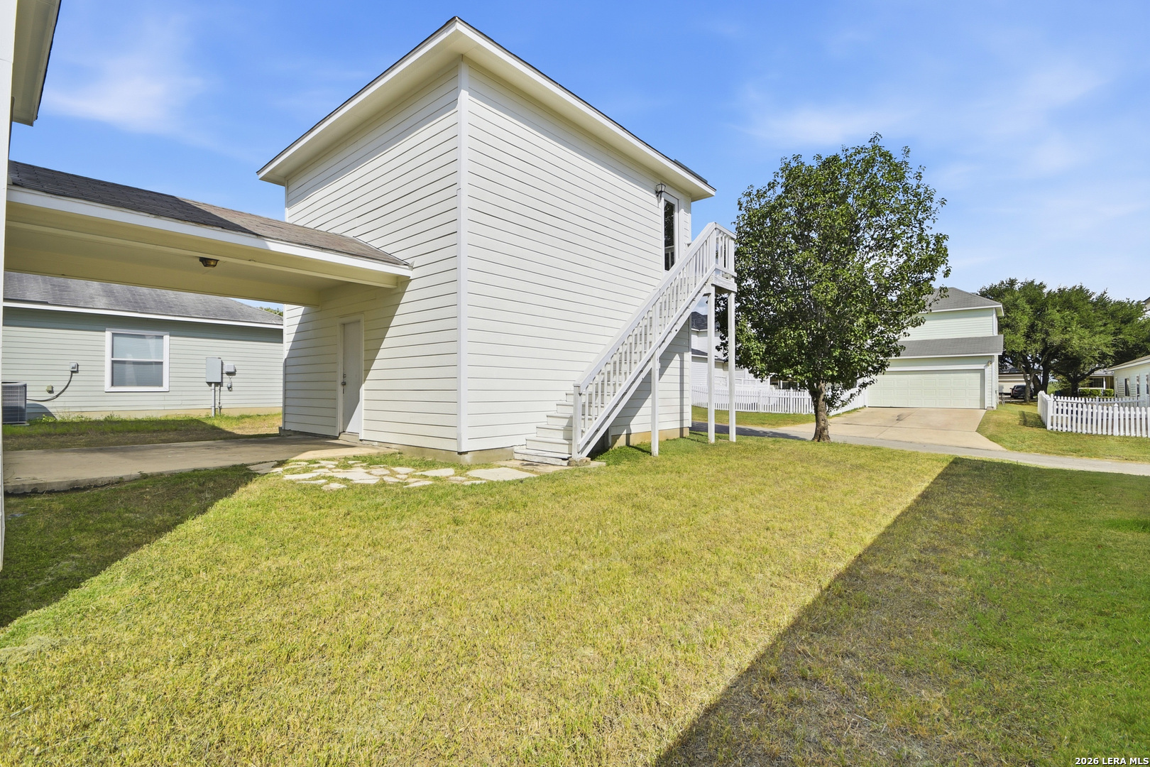121 Lark Hill Floresville TX 78114