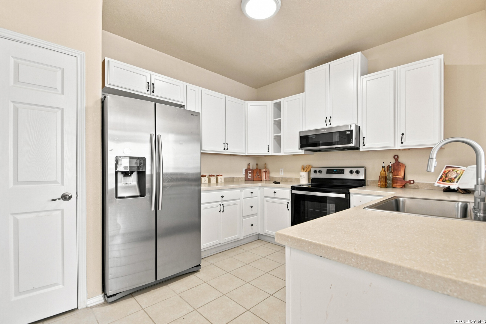 121 Lark Hill Floresville TX 78114
