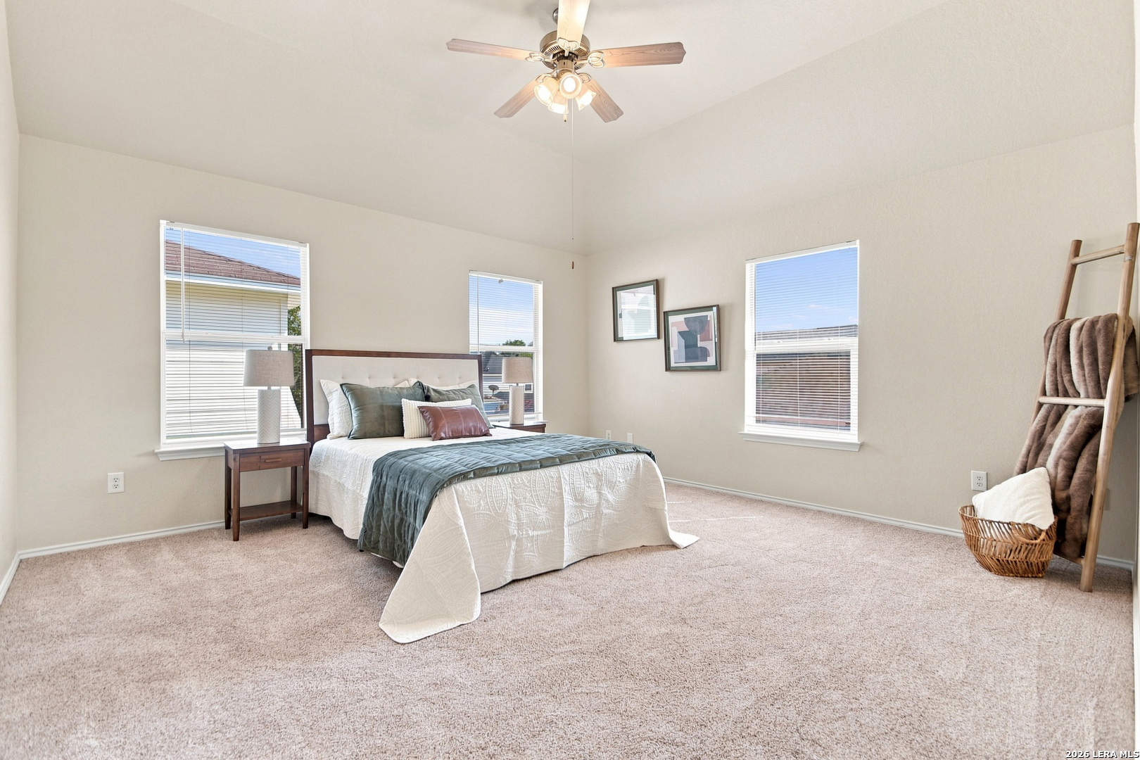 121 Lark Hill Floresville TX 78114