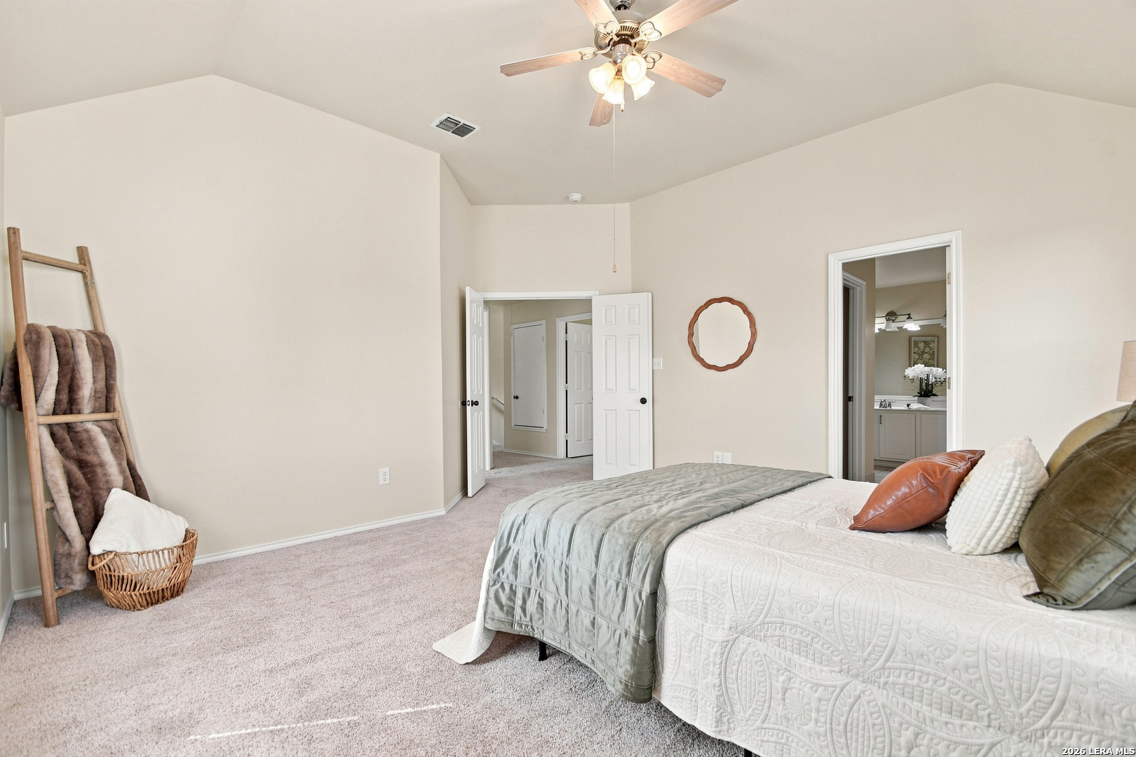 121 Lark Hill Floresville TX 78114