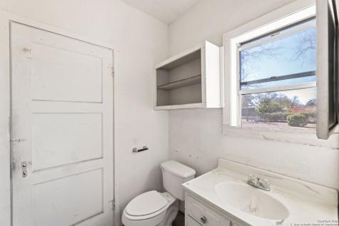 2602 Avenue K Hondo TX 78861