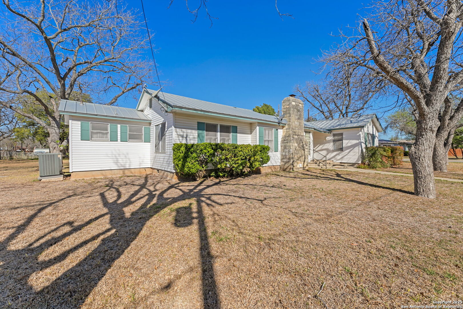2602 Avenue K Hondo TX 78861