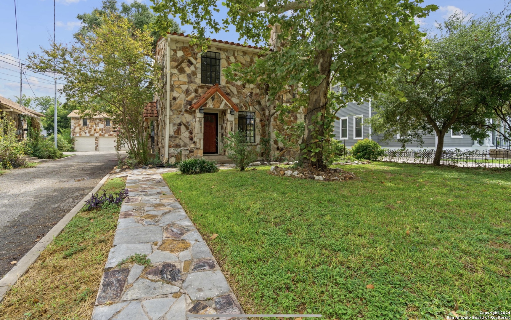 425 & 427 N River Street Seguin TX 78155