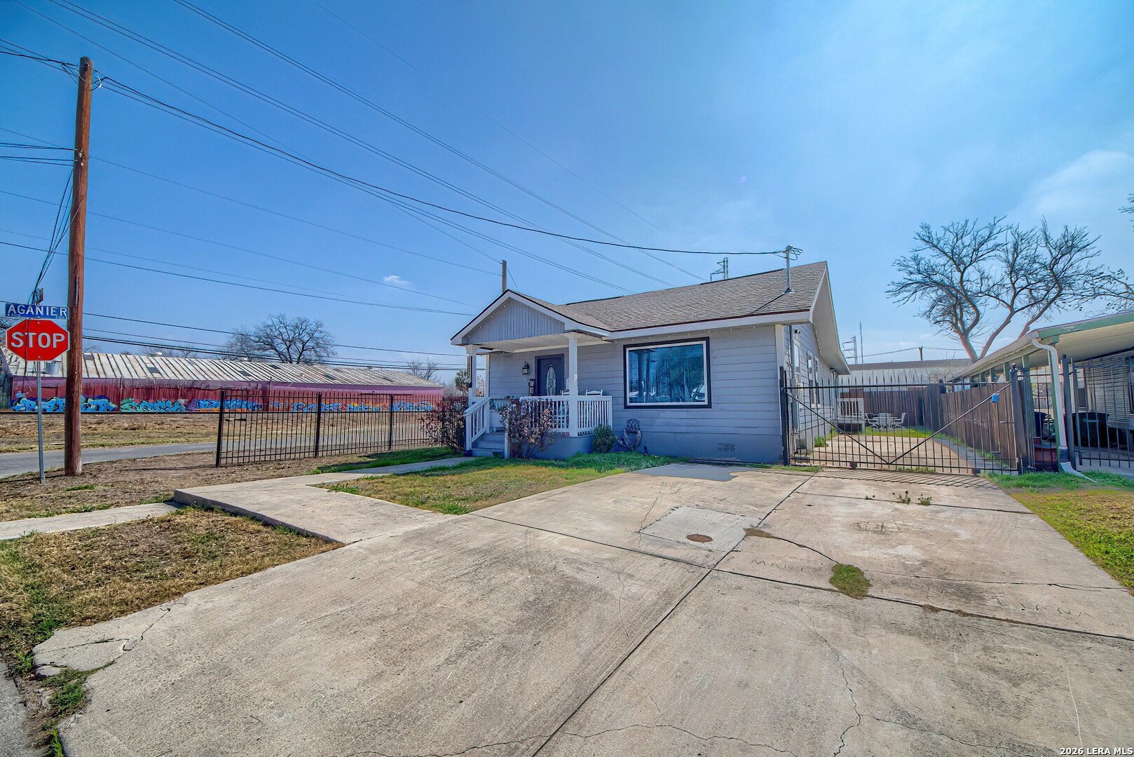 1002 W French Place San Antonio TX 78212