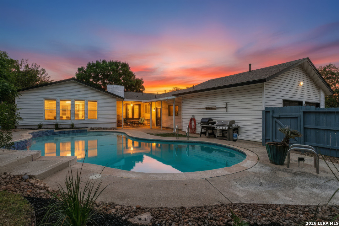 102 Silver Springs Universal City TX 78148
