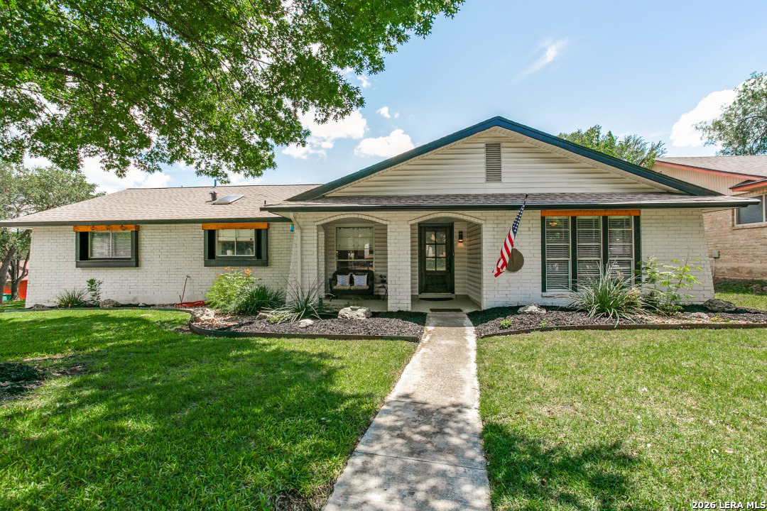 102 Silver Springs Universal City TX 78148