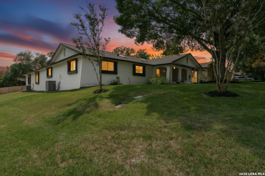 102 Silver Springs Universal City TX 78148
