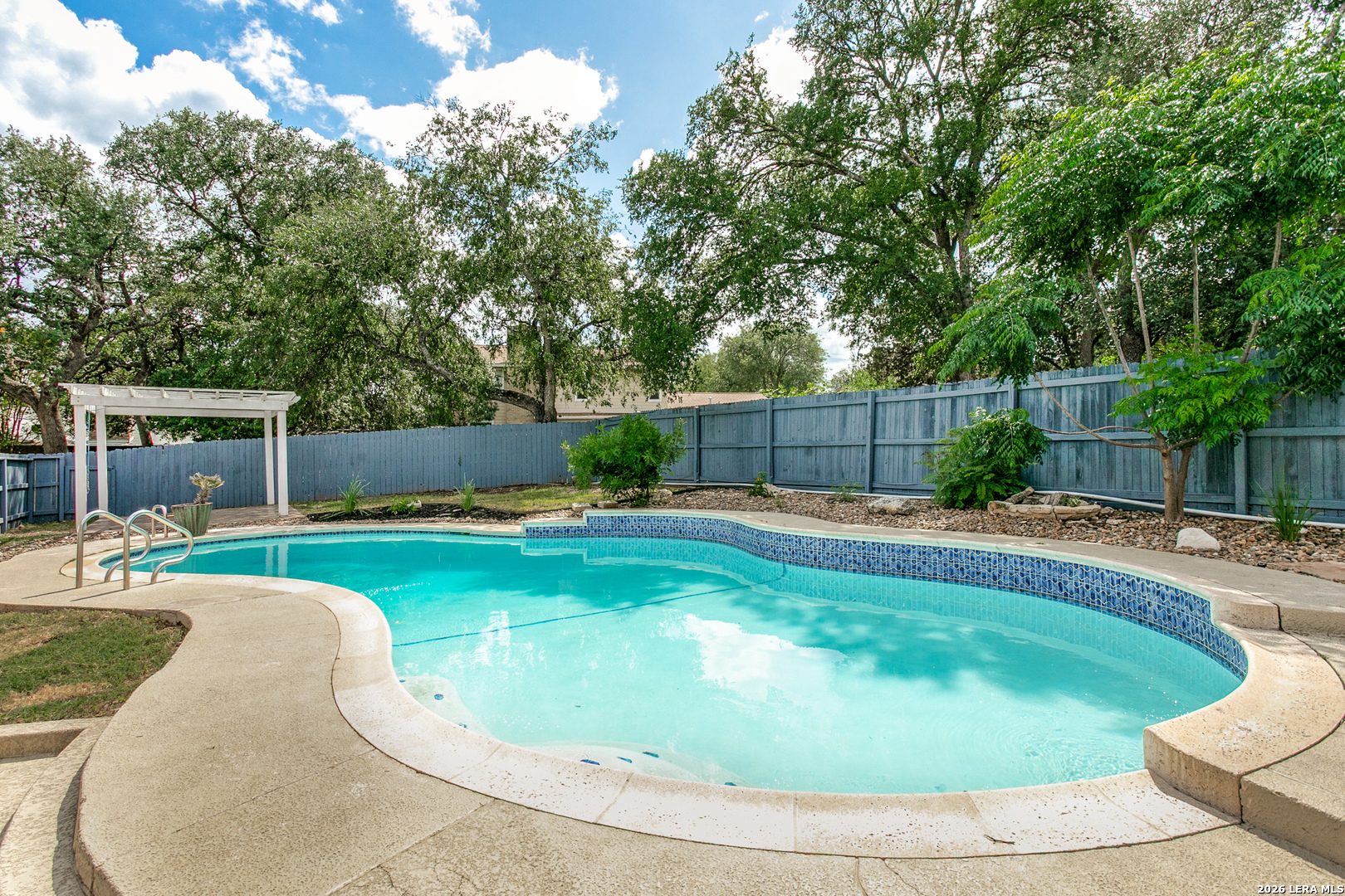102 Silver Springs Universal City TX 78148