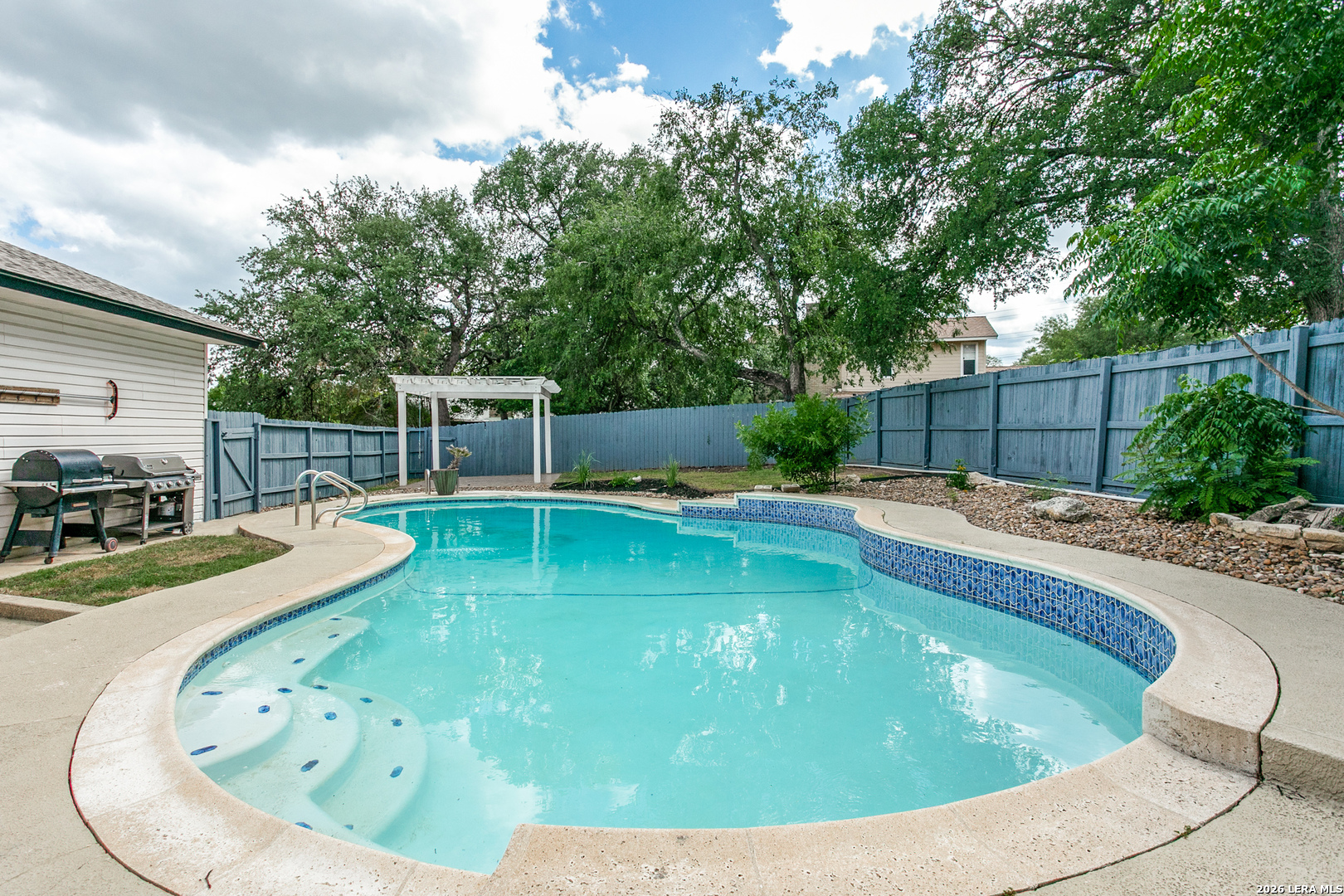 102 Silver Springs Universal City TX 78148
