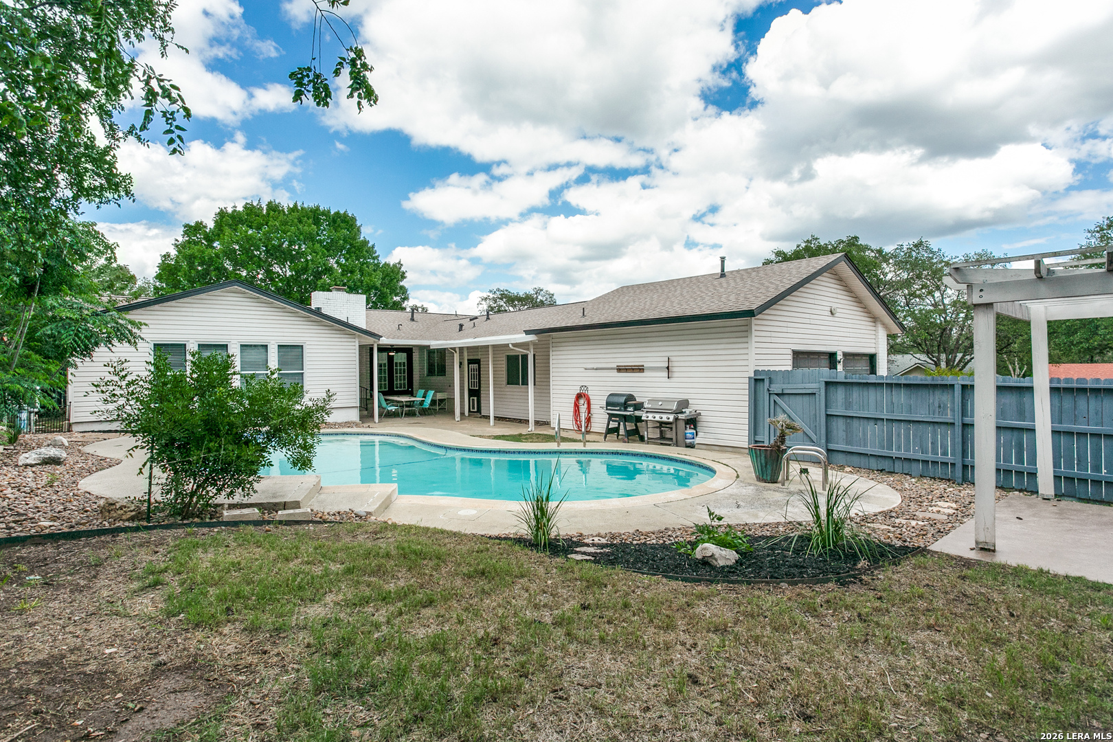 102 Silver Springs Universal City TX 78148