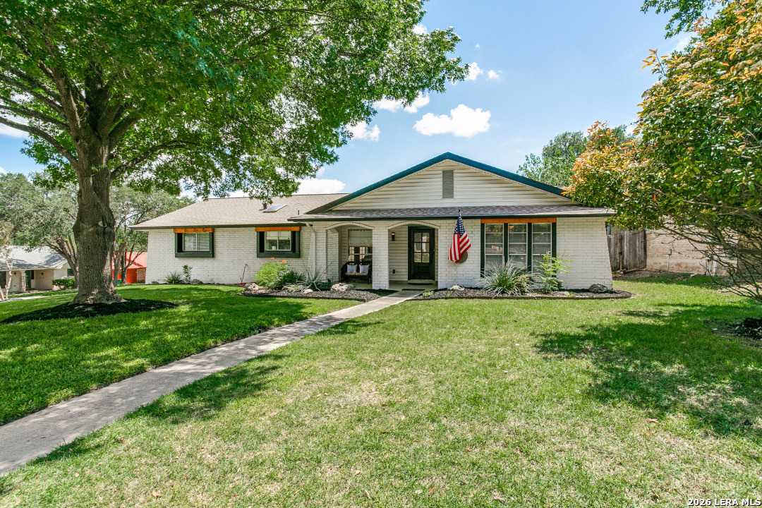 102 Silver Springs Universal City TX 78148