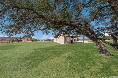 106 Rancho Vista Floresville TX 78114