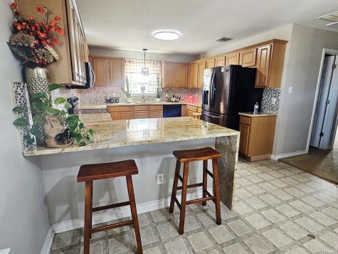 5615 Fm 462 Moore TX 78057