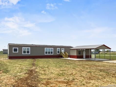 32 Granjeno Drive Pleasanton TX 78064