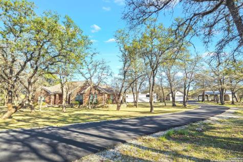 1993 Bentwood Drive Floresville TX 78114