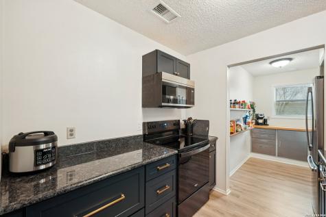 802 Eagle Creek Floresville TX 78114