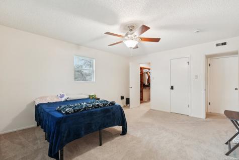 802 Eagle Creek Floresville TX 78114