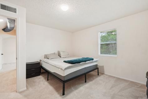 802 Eagle Creek Floresville TX 78114