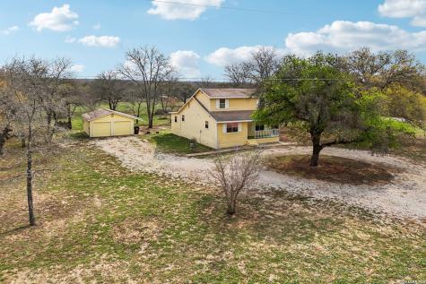 802 Eagle Creek Floresville TX 78114