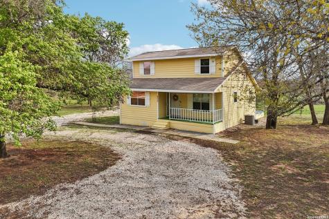 802 Eagle Creek Floresville TX 78114