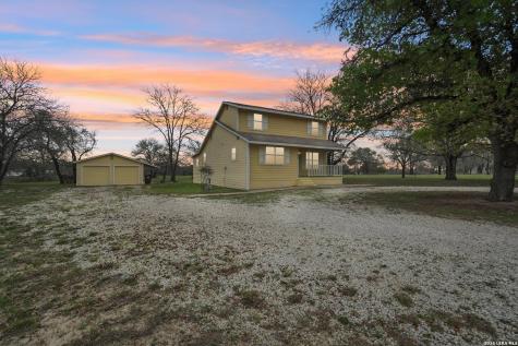 802 Eagle Creek Floresville TX 78114