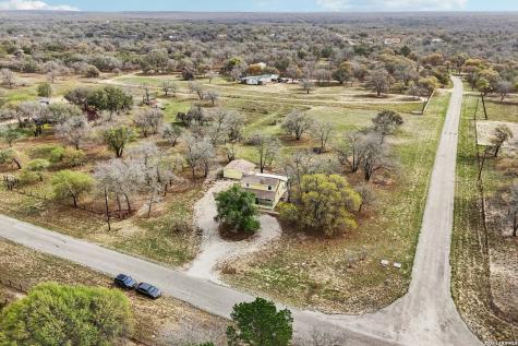 802 Eagle Creek Floresville TX 78114