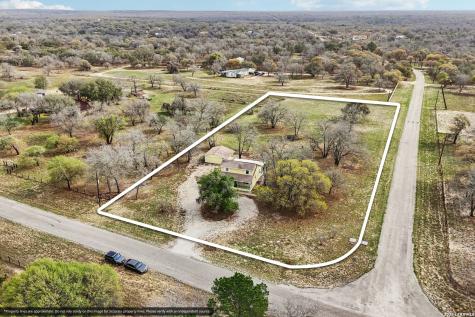 802 Eagle Creek Floresville TX 78114