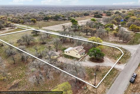 802 Eagle Creek Floresville TX 78114