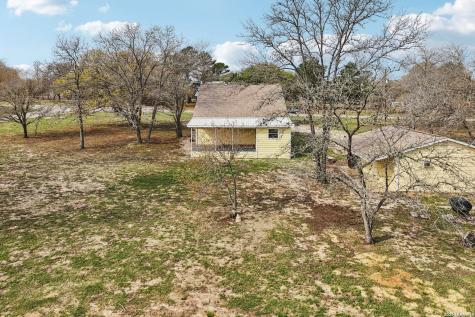 802 Eagle Creek Floresville TX 78114