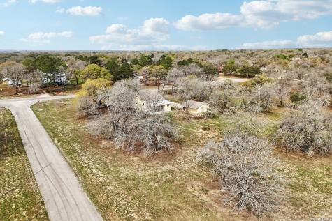 802 Eagle Creek Floresville TX 78114