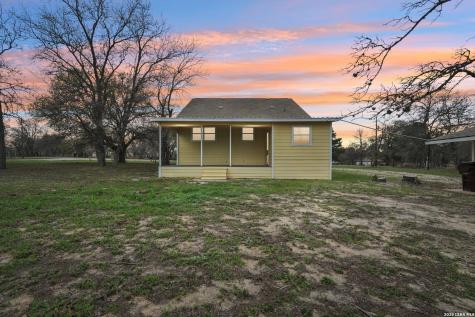 802 Eagle Creek Floresville TX 78114