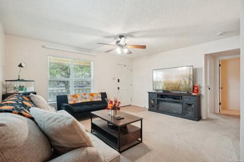 802 Eagle Creek Floresville TX 78114