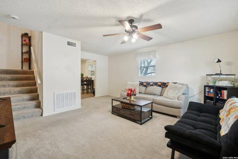802 Eagle Creek Floresville TX 78114