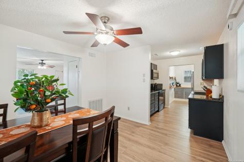 802 Eagle Creek Floresville TX 78114