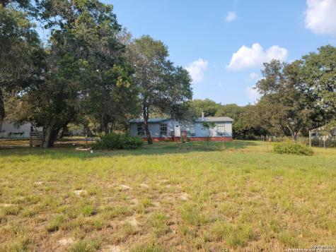 137 Mil Encinos Adkins TX 78101