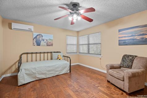 102 Zornia Castle Hills TX 78213