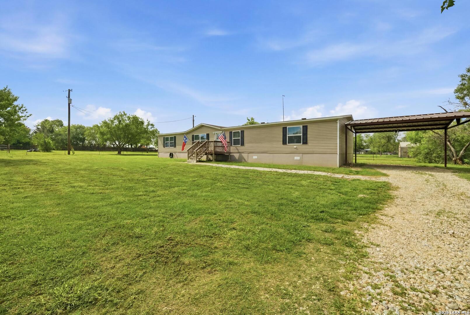 918 County Road 7711 Devine TX 78016