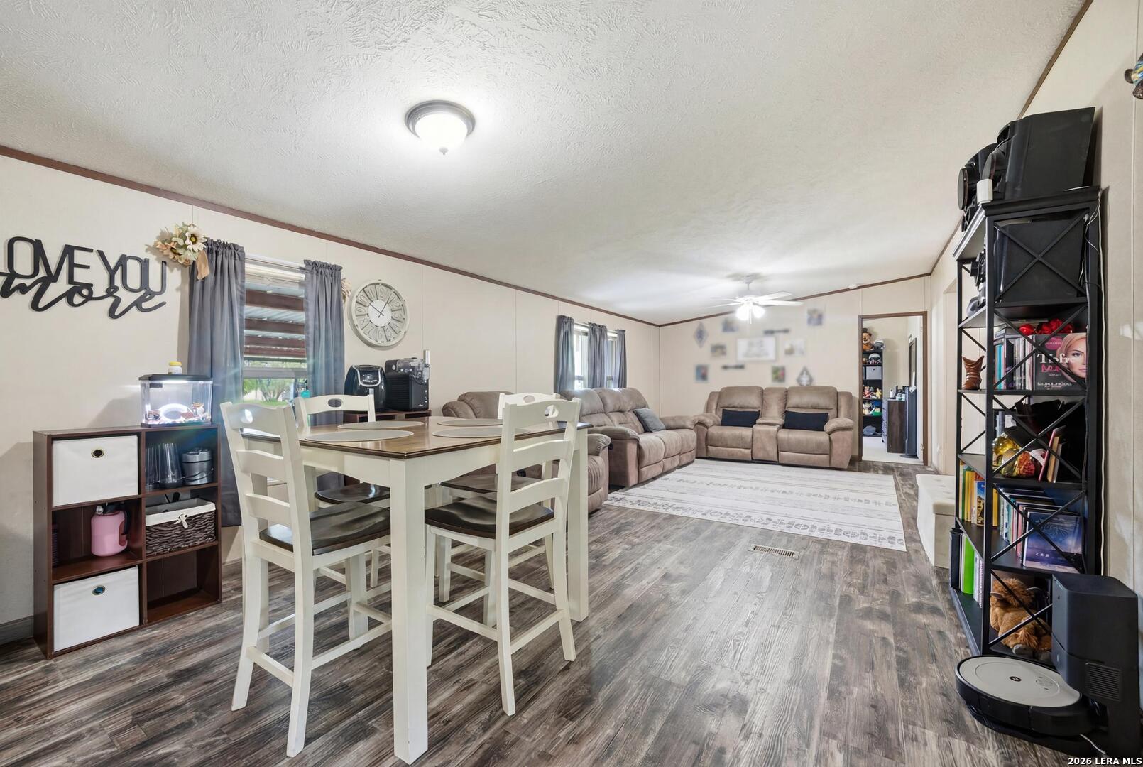 918 County Road 7711 Devine TX 78016