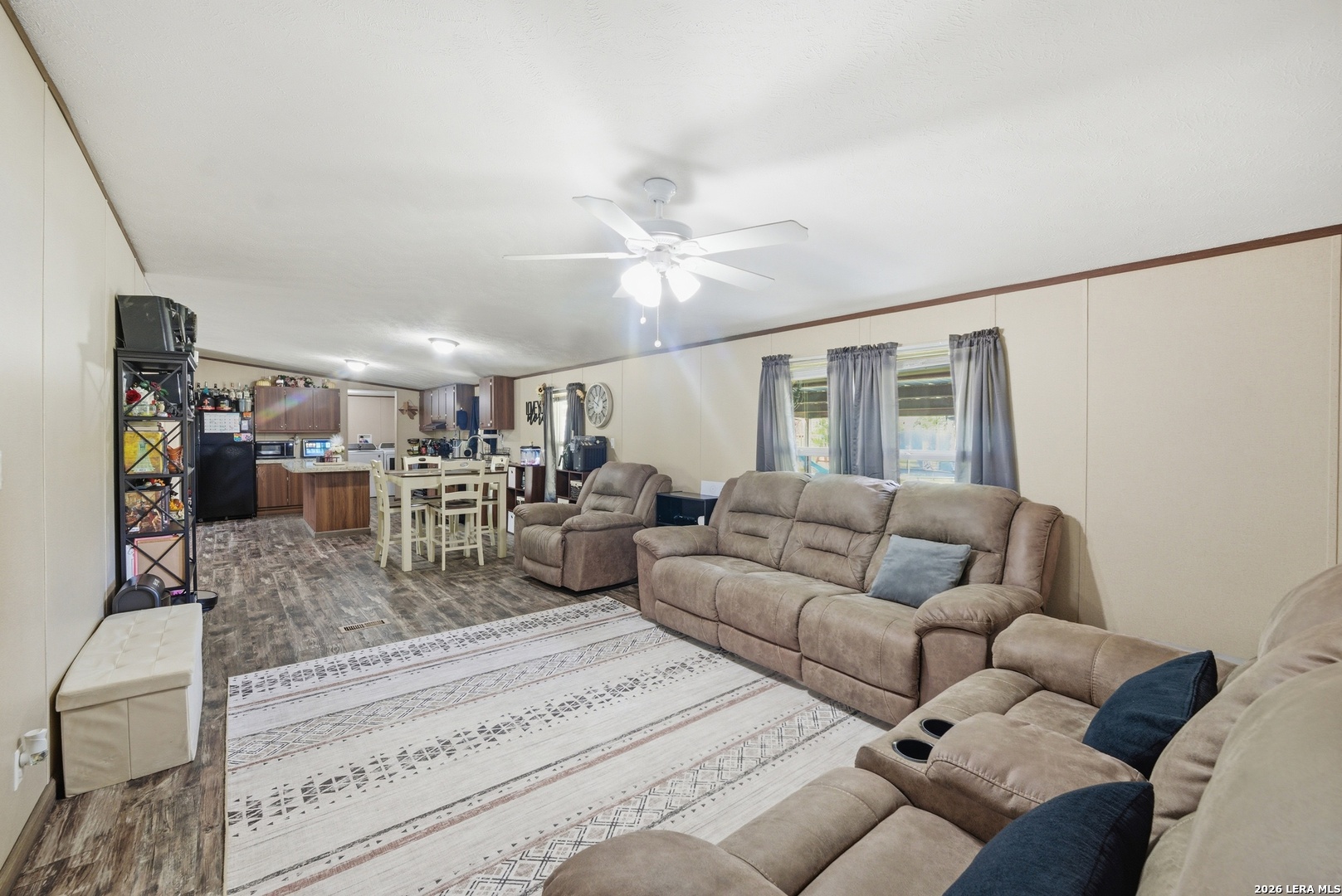 918 County Road 7711 Devine TX 78016