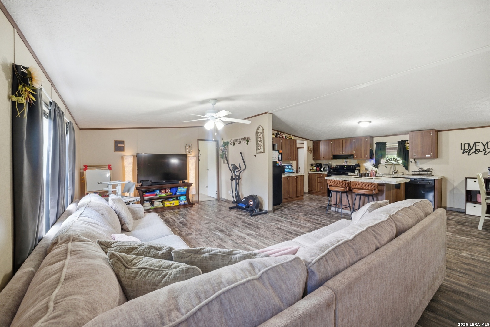 918 County Road 7711 Devine TX 78016