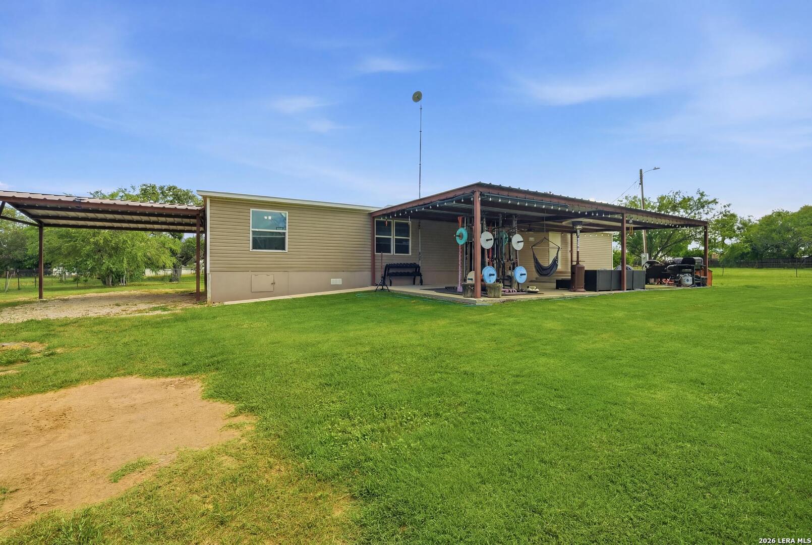 918 County Road 7711 Devine TX 78016