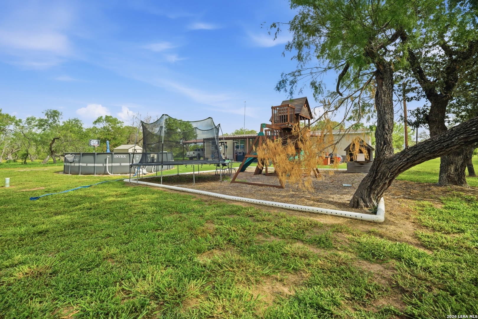 918 County Road 7711 Devine TX 78016