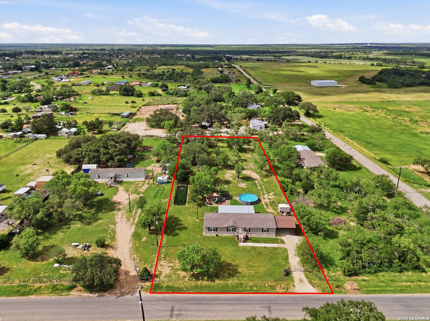 918 County Road 7711 Devine TX 78016