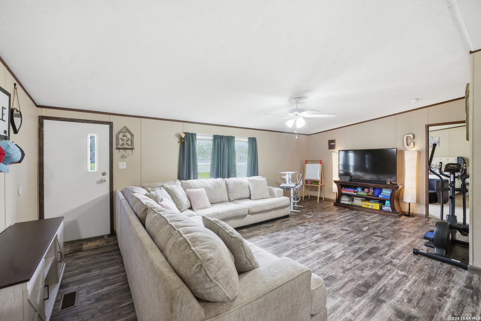 918 County Road 7711 Devine TX 78016