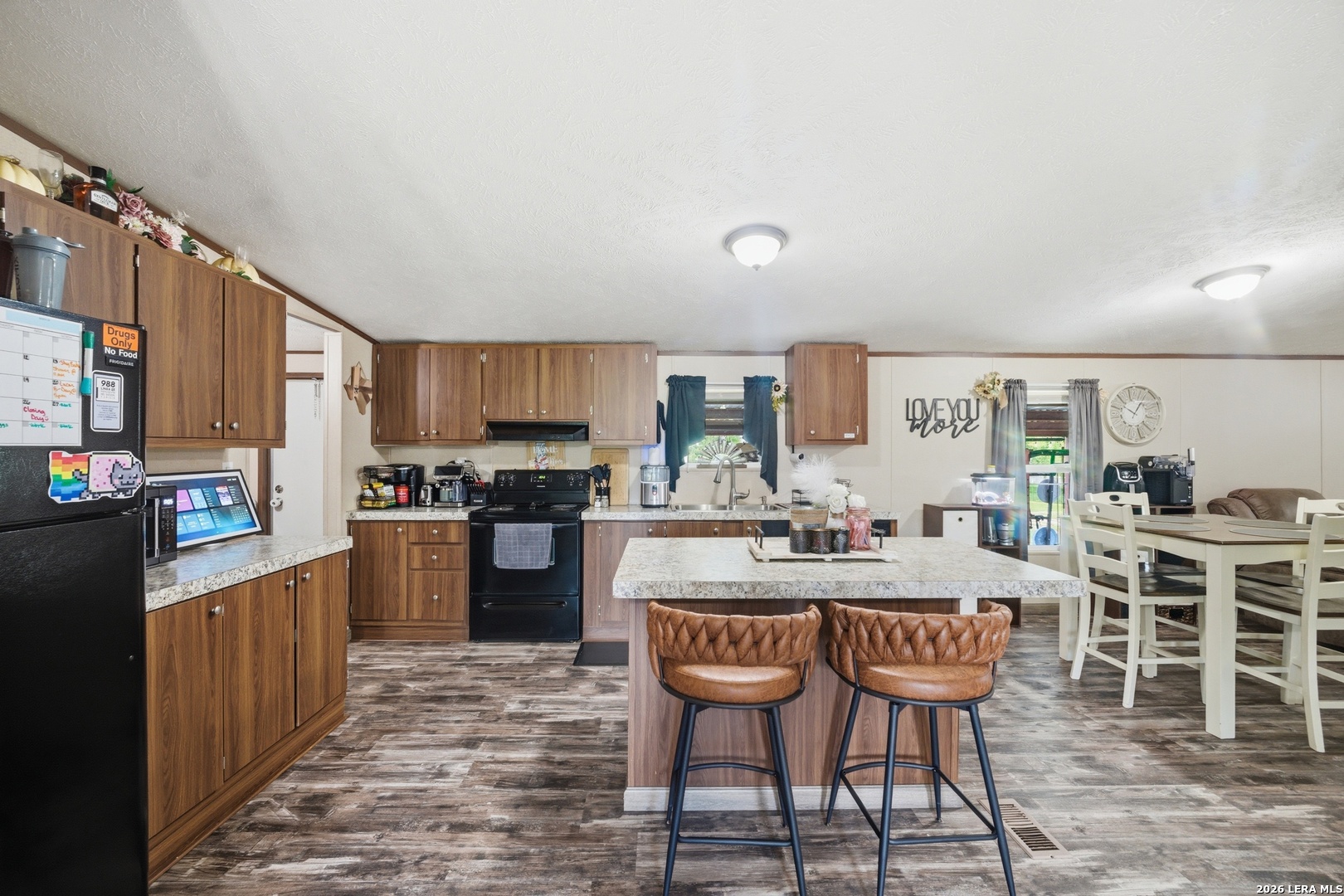 918 County Road 7711 Devine TX 78016