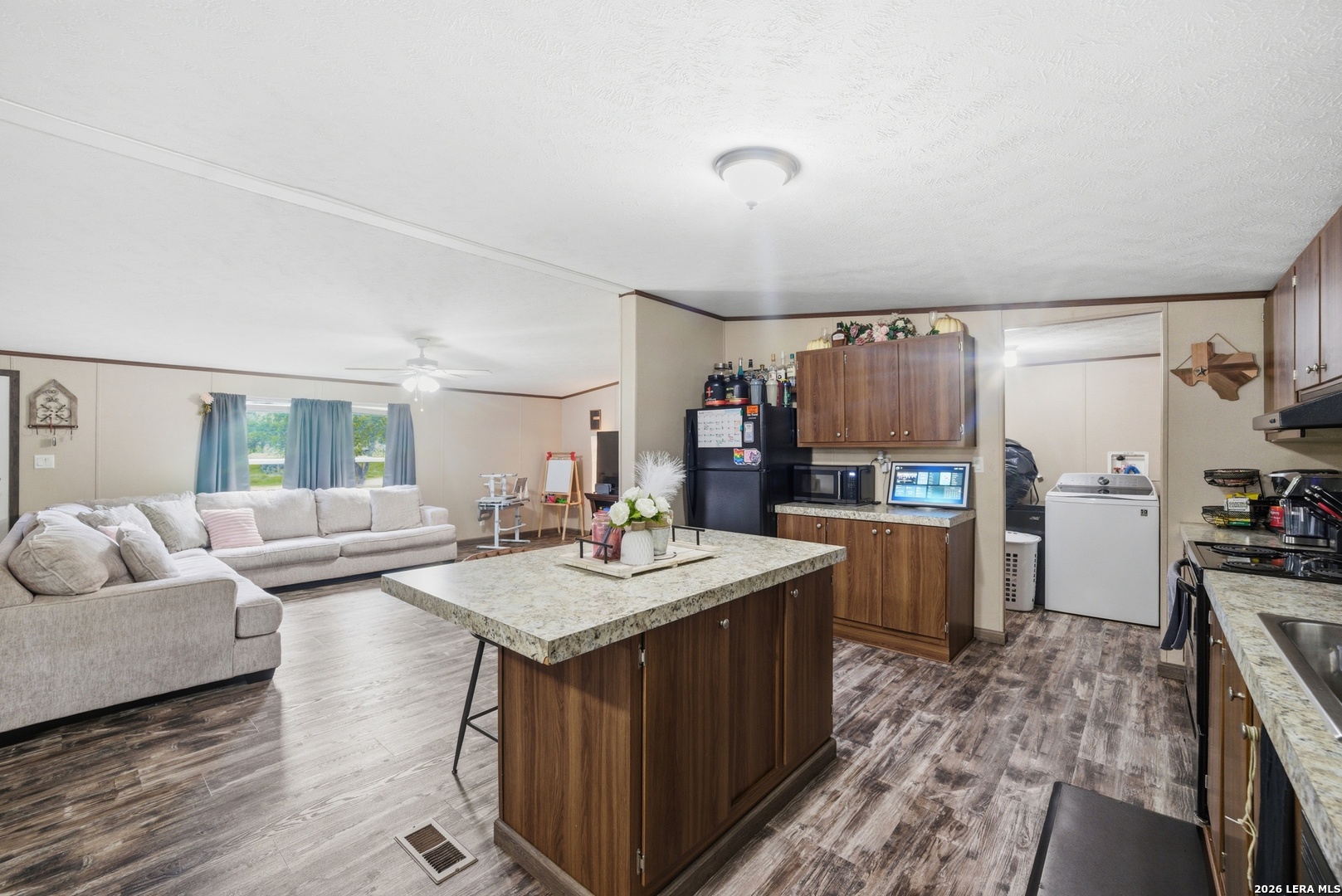 918 County Road 7711 Devine TX 78016