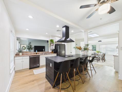 112 Live Oak Poth TX 78147