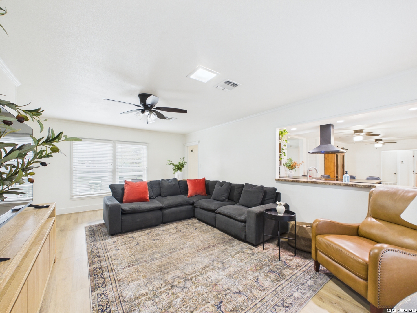 112 Live Oak Poth TX 78147