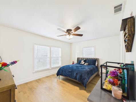 112 Live Oak Poth TX 78147